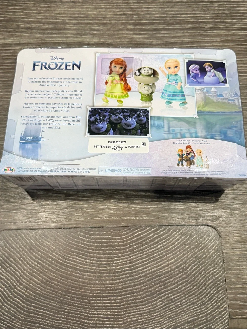 NWT Disney Frozen Petite Surprise Doll Gift Set